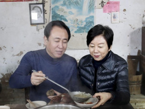 丁玉梅（右）与丈夫许家印（左）
