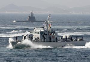 韩国214型潜艇出海