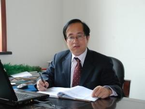 校长 闵渭安