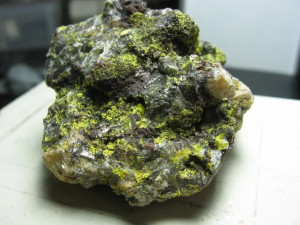 沥青铀矿图片