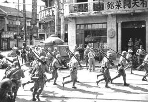 1937年8月13日，日军入侵上海