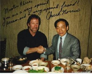 李峻九(右)与罗力士