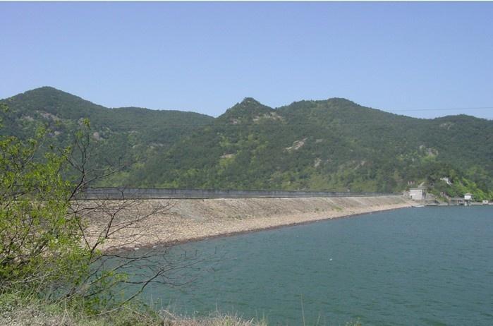 三溪浦水库地处东南滨海,位于宁波市东南约20公里—鄞州区东吴镇,所属