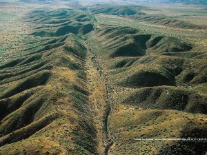 圣安地列斯断层图片