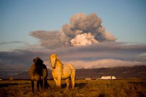 艾雅法拉火山释放的火山灰