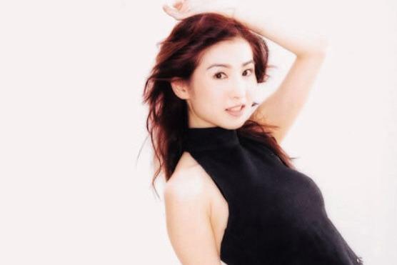 香港影视演员,曾与李思蓓,任港秀,姚乐怡组成电波少女("爱心少女"前身