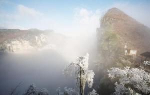 乐业天坑雪景