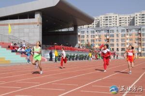 奋力拼搏的运动健儿