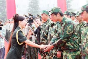 杜春梅慰问演出