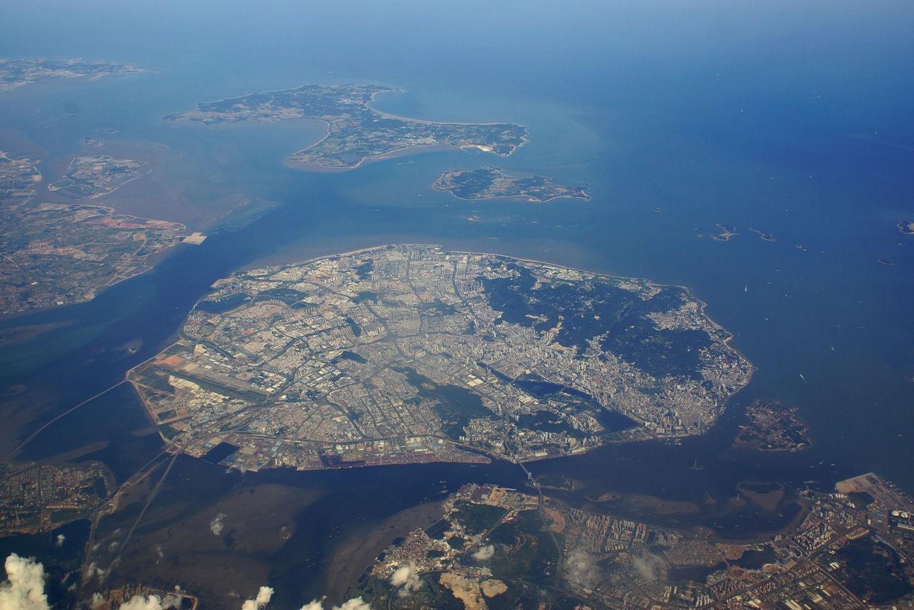 厦门岛,别称鹭岛,位于福建南部的海湾,面积158平方公里,人口115