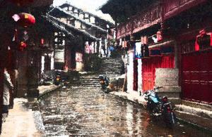 下雨的恩阳古镇