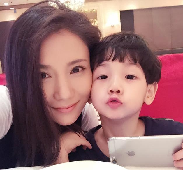 王黎雯与儿子