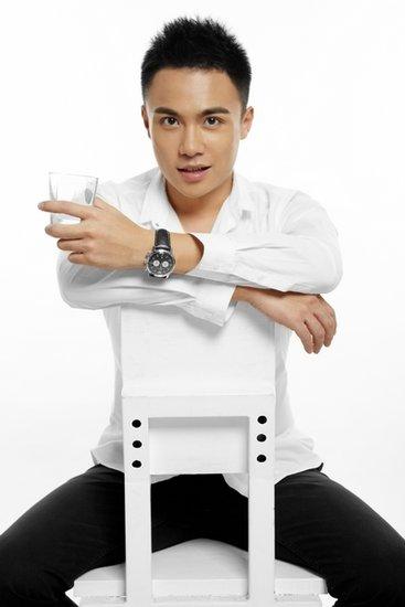 刘岳(1984年9月25日-),出生于山东省青岛市,毕业于中央戏剧学院,中国