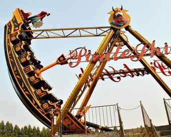 游乐园里海盗船游乐设施等涉及的物理原理不要长篇大论但要抓住重点答