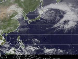 在日本东部和中国华北地区的温带气旋