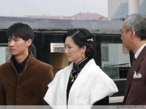 《父子神探之玫瑰园疑云》剧照