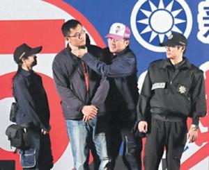走进法庭的林正伟