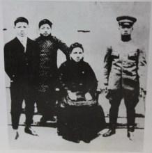 徐宗汉（左三）