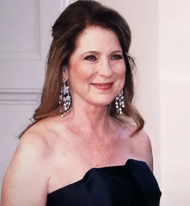 苏珊·蓬佩奥(1)苏珊·蓬佩奥(susan pompeo),出生于美国堪萨斯州威奇