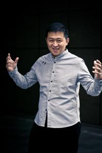 导演王骏晔写真