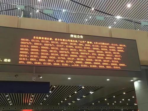 娄底南站候车厅一角