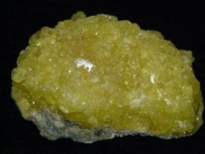 硫磺块有三种晶形,即斜方晶硫,单斜晶硫和非晶形硫,其中以斜方晶硫为