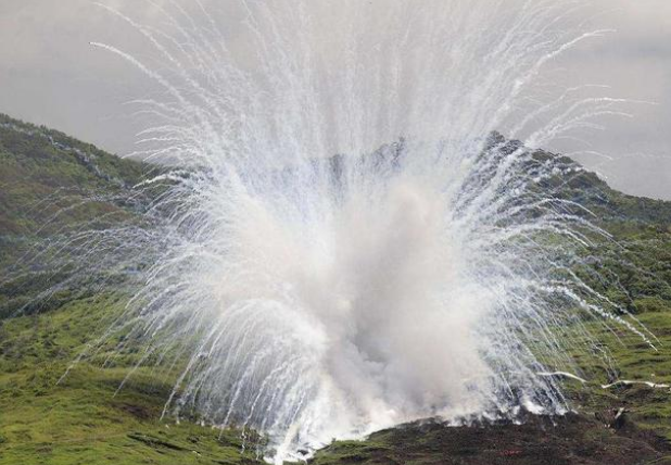 磷弹(1)磷弹(phosphorous bombs)包括黄磷弹,红磷弹和白磷弹[1,主要