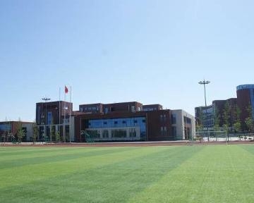 昌乐县实验中学坐落在风景秀丽的恒安湖畔,她始建于1988年,是一所国办