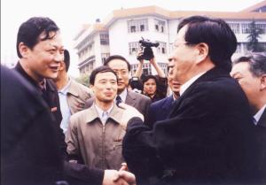 原国家副主席曾庆红亲切接见我院学科带头人白晋湘教授