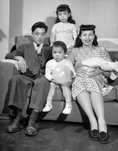 李幼邻与妻子女儿在美国合影（1948年）