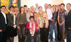 德国画展时与艺术家合影