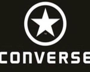 匡威的鞋内侧的星星是颜色鲜艳的是真是还是深的柔和点的是真的?