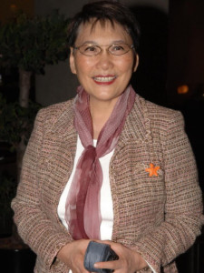 原因是方逸华做事情太狠了,但凡是她看不顺眼的,一律"一刀砍"