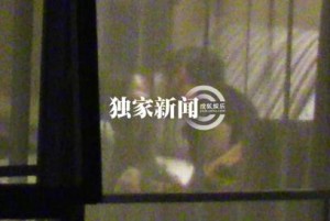 王菲谢霆锋公寓激吻被拍