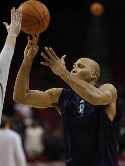 三八式投篮又名三八推,是女生用的投篮姿势.