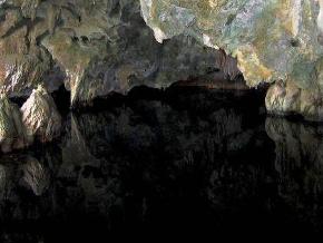 岛内溶洞