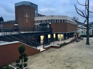英国纽曼大学
