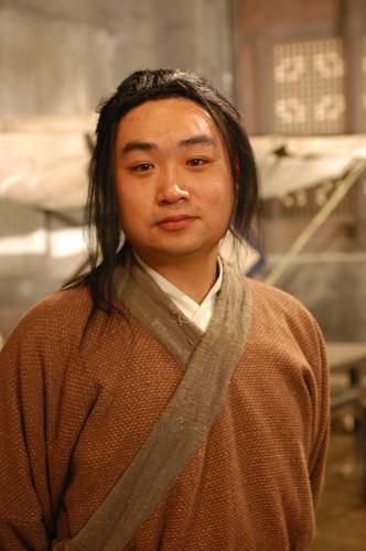 侯三是电视剧《武林外传》中的角色,由陈铮饰演.