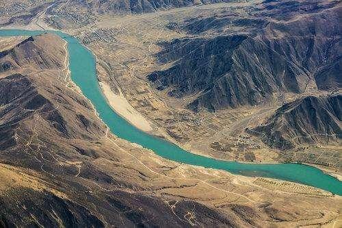 雅鲁藏布江[1(brahmaputra river)是中国最长