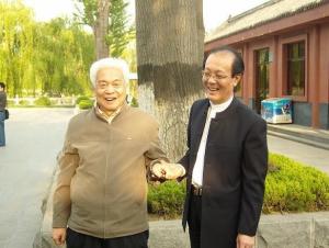 张颂（左）