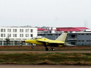 L-15猎鹰03架首飞升空