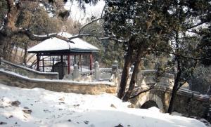 著名地质学家李四光於此石上留下纪念