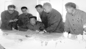 航天工业部部长张钧审查学校建设规划