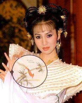 林美照,1954年12月13日出生于台湾,父母亲育有四女一男,仅老大林梦梅