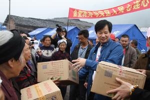 陈怀德捐赠1000万元款物助芦山灾区