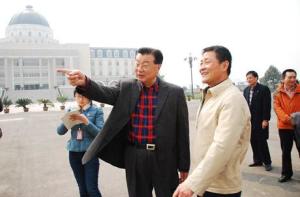 邹广严校长