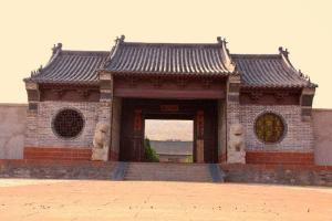 2010新修的乾明寺，全新的山门