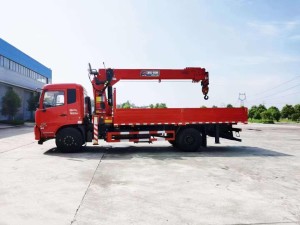 随车起重运输车