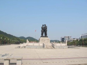朱德、毛泽东会师的雕像