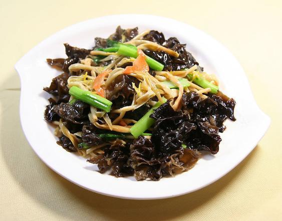 家常菜黄花菜炒木耳